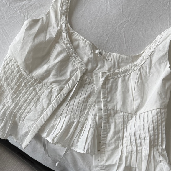 NIA REVOLVE Elegant White Sleeveless Top - Picture 3 of 4